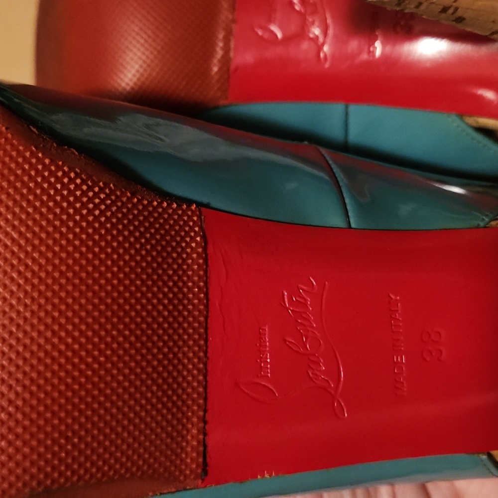Christian Louboutin - Picture 4 of 6